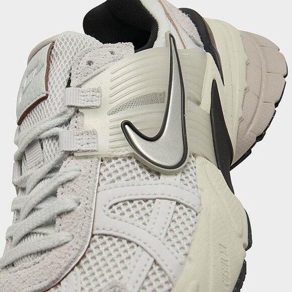 Nike Women's V2K Run Running Shoes - Pure Platinum Chrome FN6703-002 - Picture 12 of 13